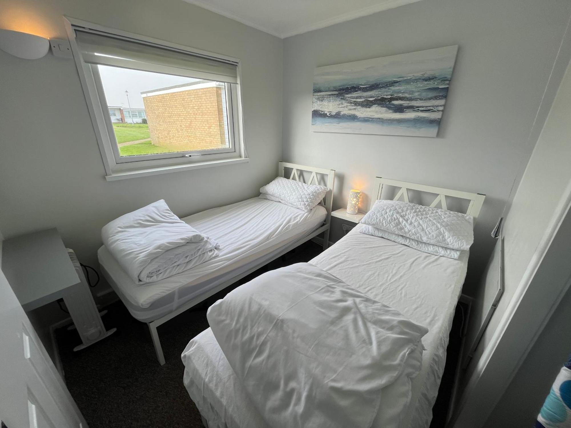 Beachcomber, Sunbeach, Scratby - Two Bed Chalet, Sleeps 4, Free Wi-Fi, Free Club Passes, Free Swimming And Pet Friendly Exterior foto